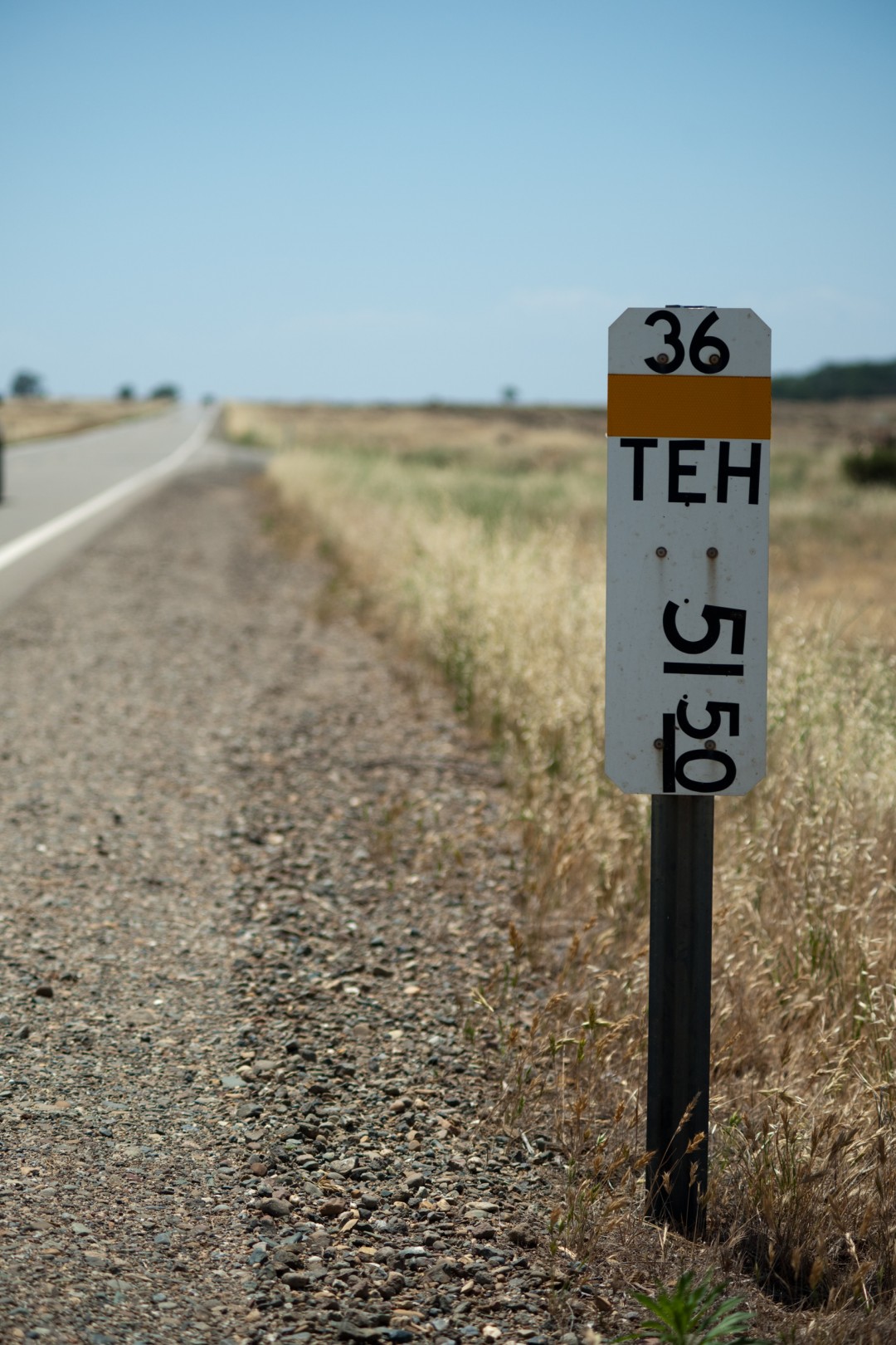 Teh road sign